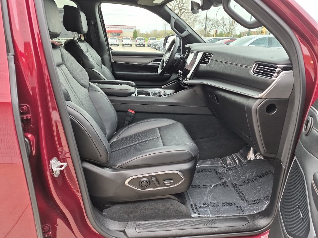 2025 Jeep Wagoneer L Series II Carbide
