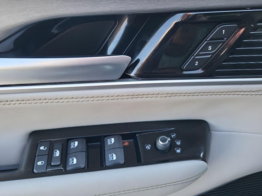 2025 Jeep Wagoneer L Series III