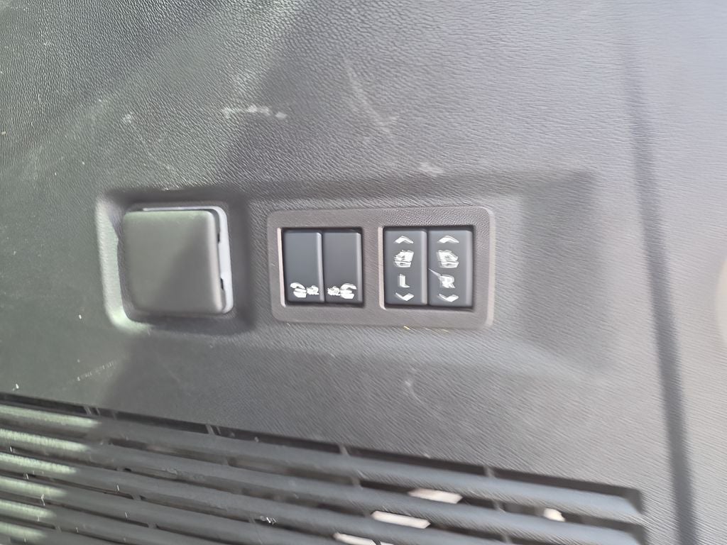 2024 GMC Yukon Denali Ultimate - Photo 10