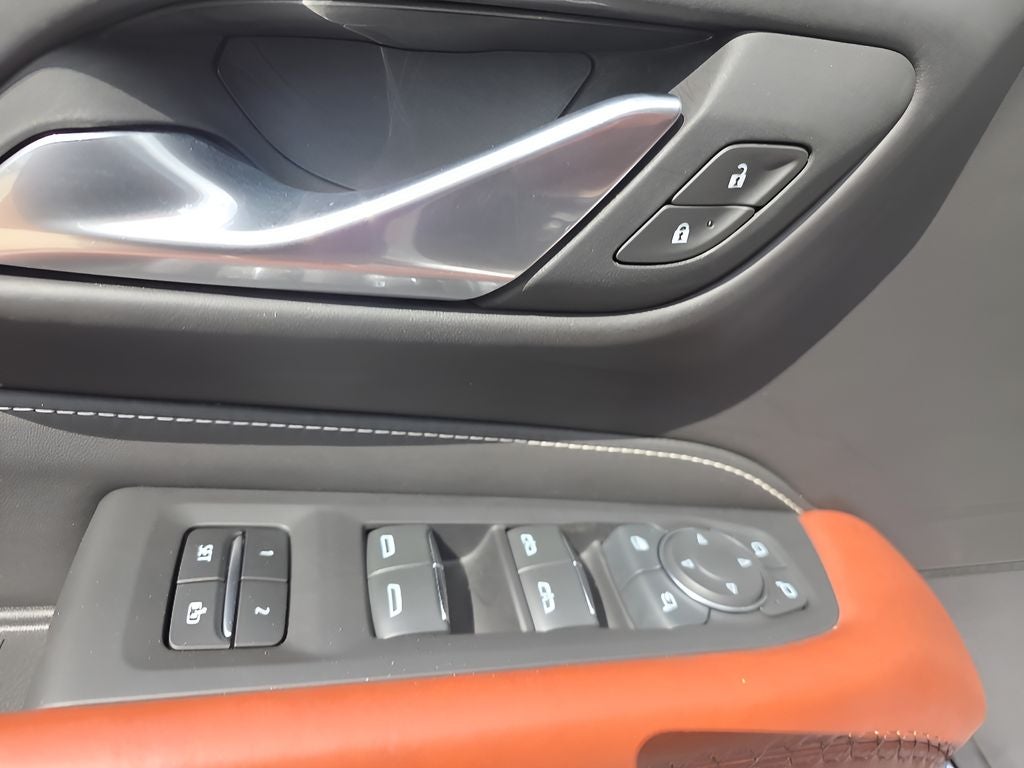 2024 GMC Yukon Denali Ultimate - Photo 17