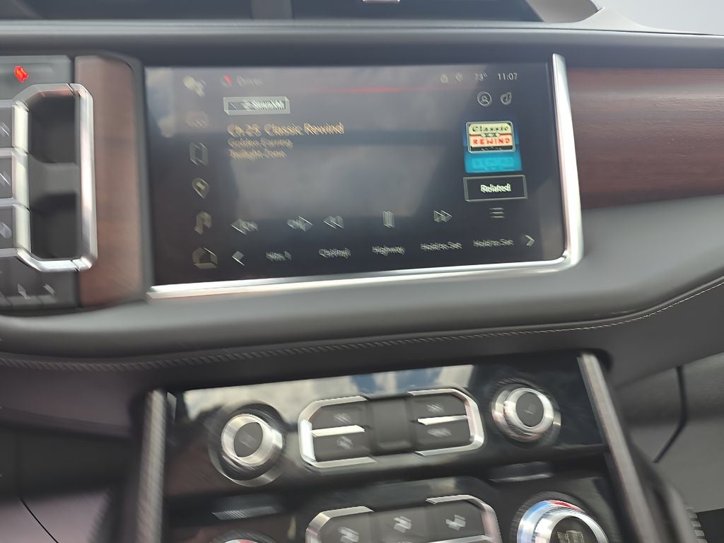 2024 GMC Yukon Denali Ultimate - Photo 28