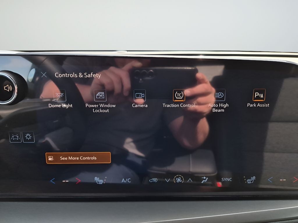 2026 Chevrolet Traverse AWD LT