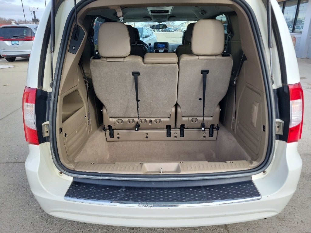 2012 Chrysler Town & Country Touring