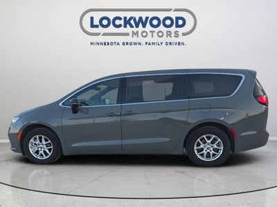 2025 Chrysler Pacifica Select