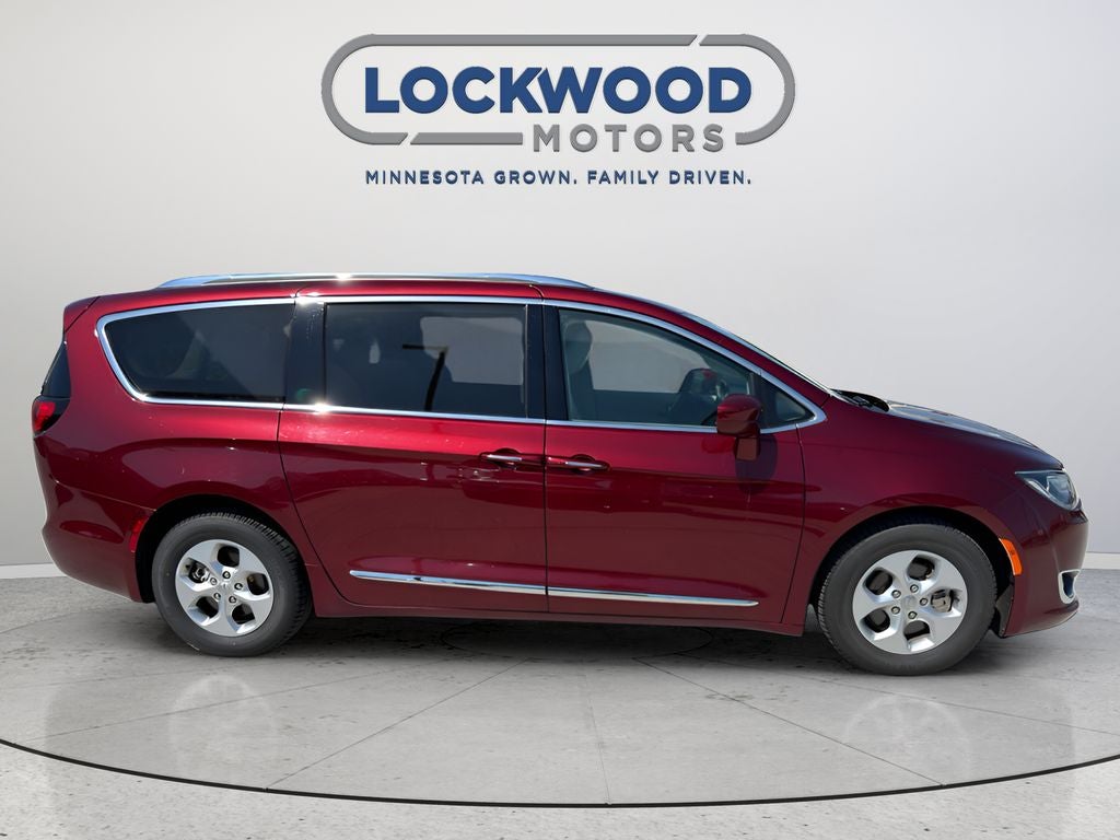 2017 Chrysler Pacifica Touring-L Plus