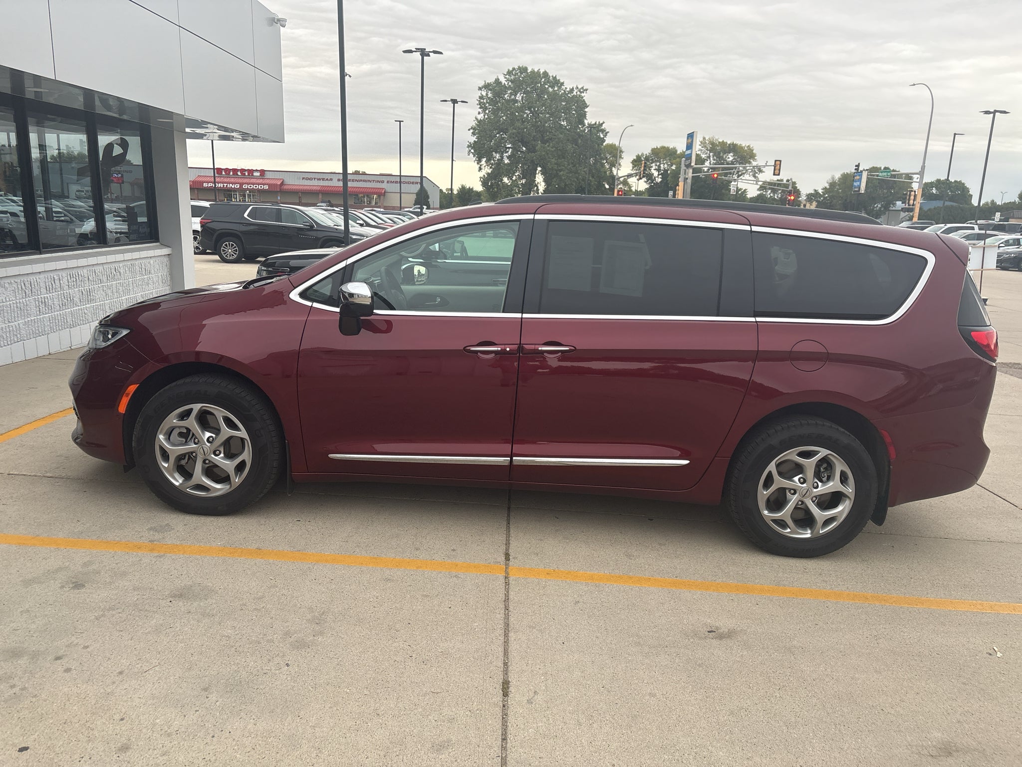 Used 2023 Chrysler Pacifica Limited with VIN 2C4RC3GG9PR500340 for sale in Marshall, Minnesota