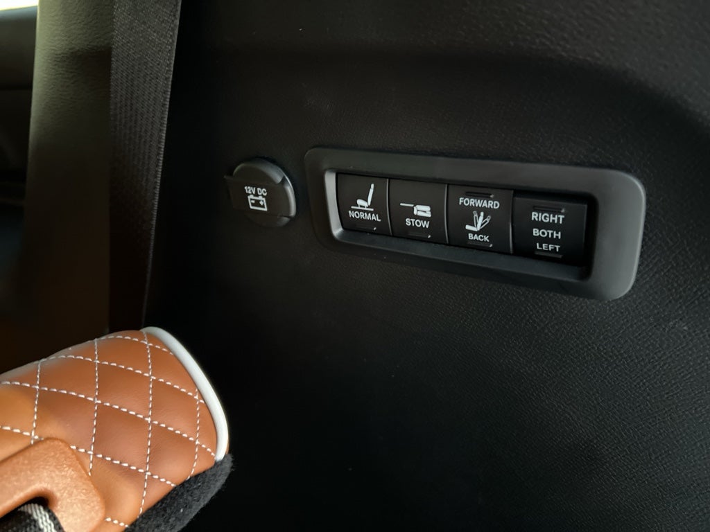 2025 Chrysler Pacifica Pinnacle