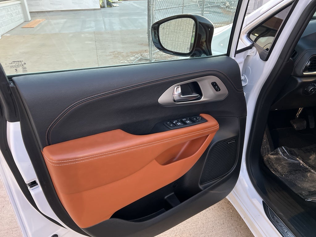 2025 Chrysler Pacifica Pinnacle