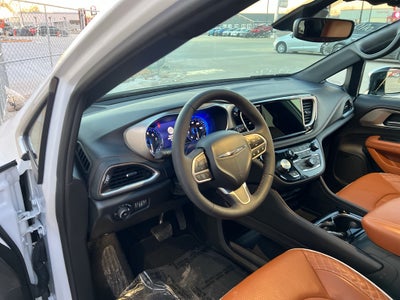 2025 Chrysler Pacifica Pinnacle