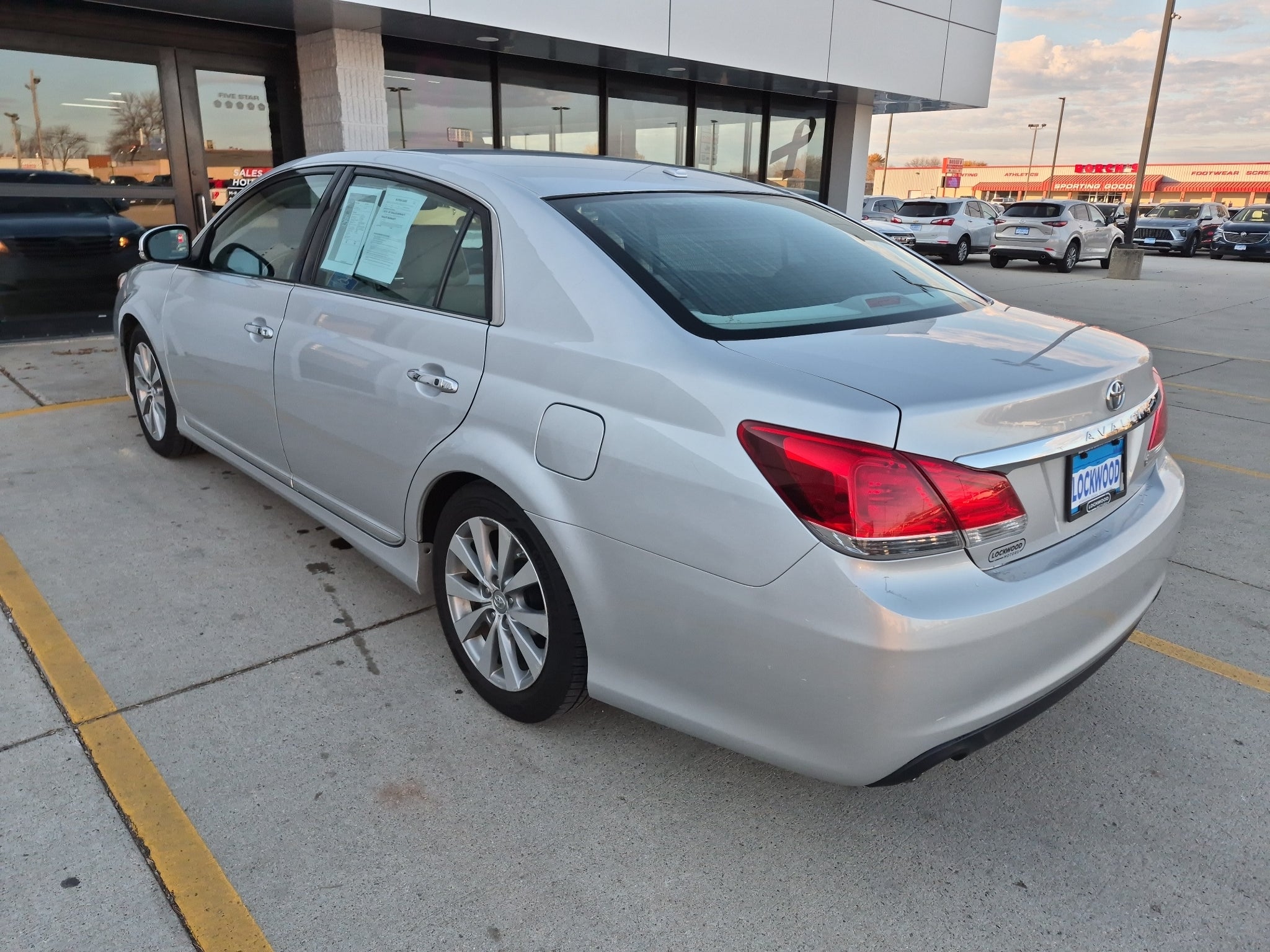 2011 Toyota Avalon 4dr Sdn (Natl)