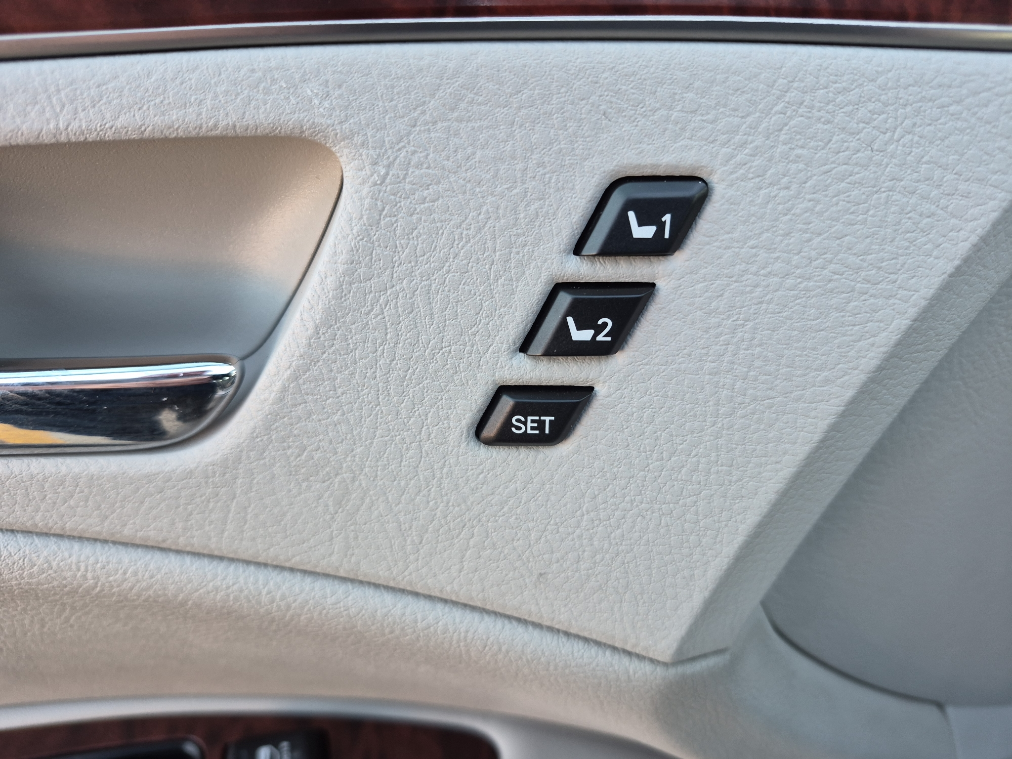 2011 Toyota Avalon 4dr Sdn (Natl)