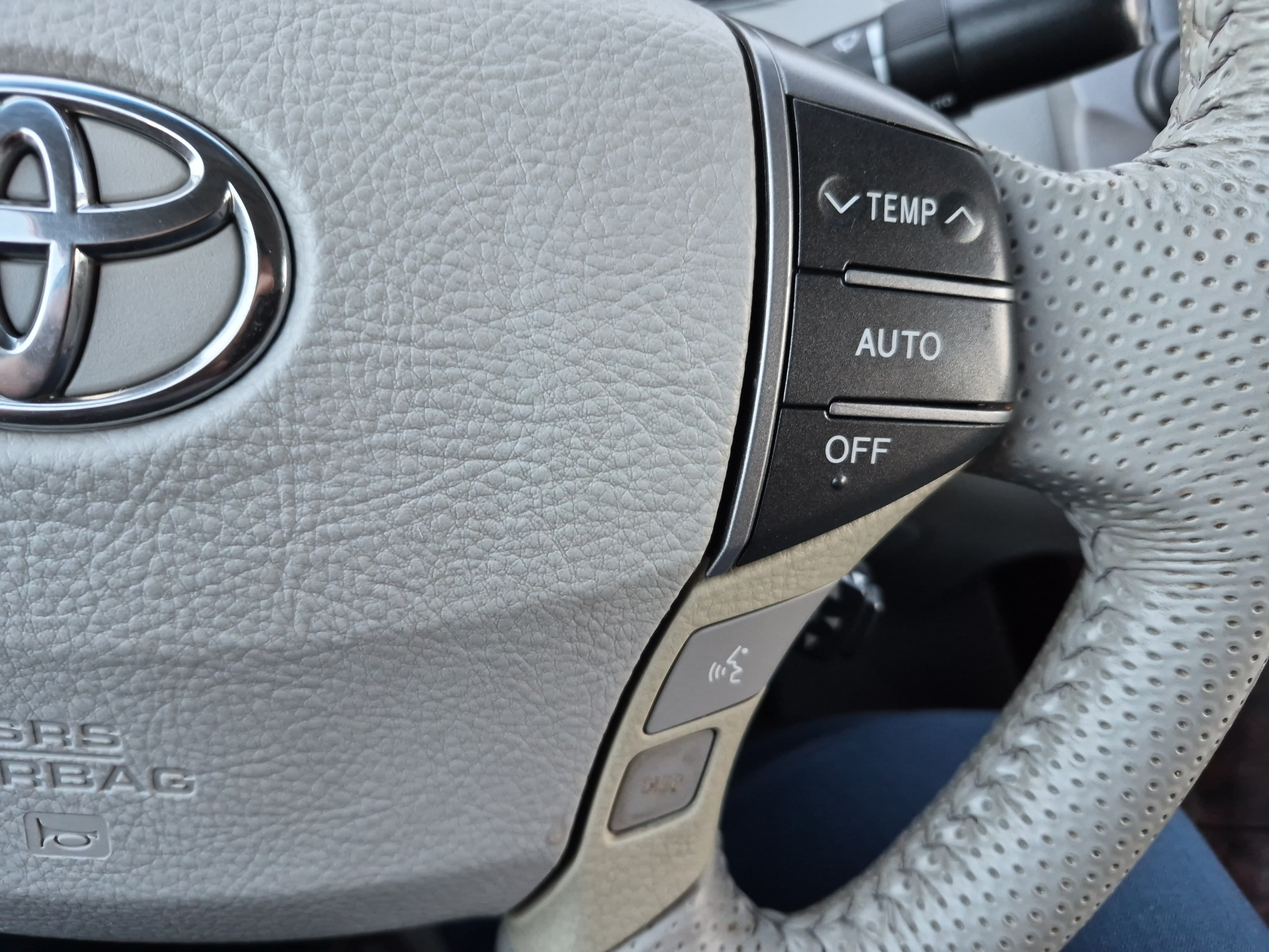 2011 Toyota Avalon 4dr Sdn (Natl)