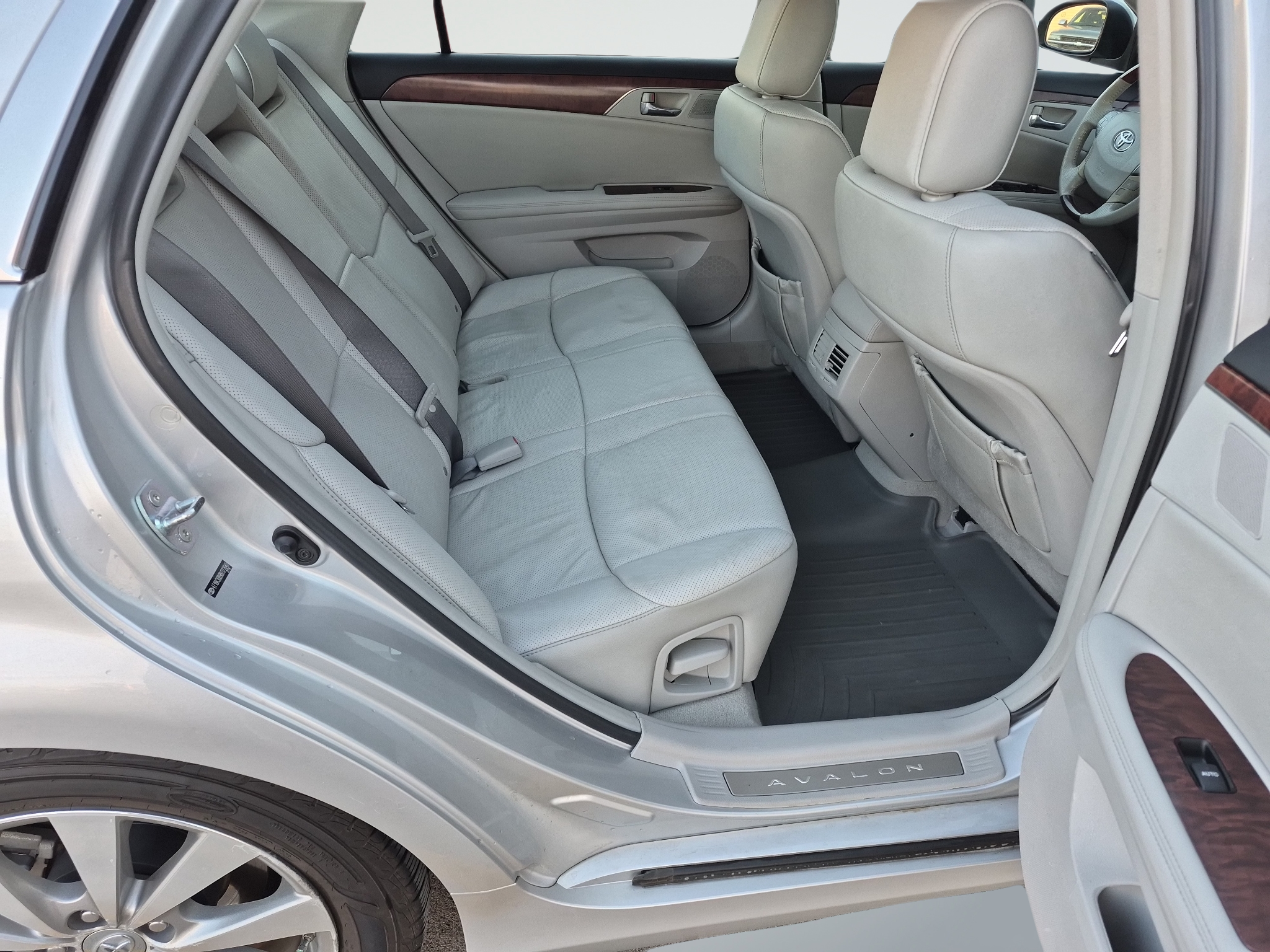 2011 Toyota Avalon 4dr Sdn (Natl)