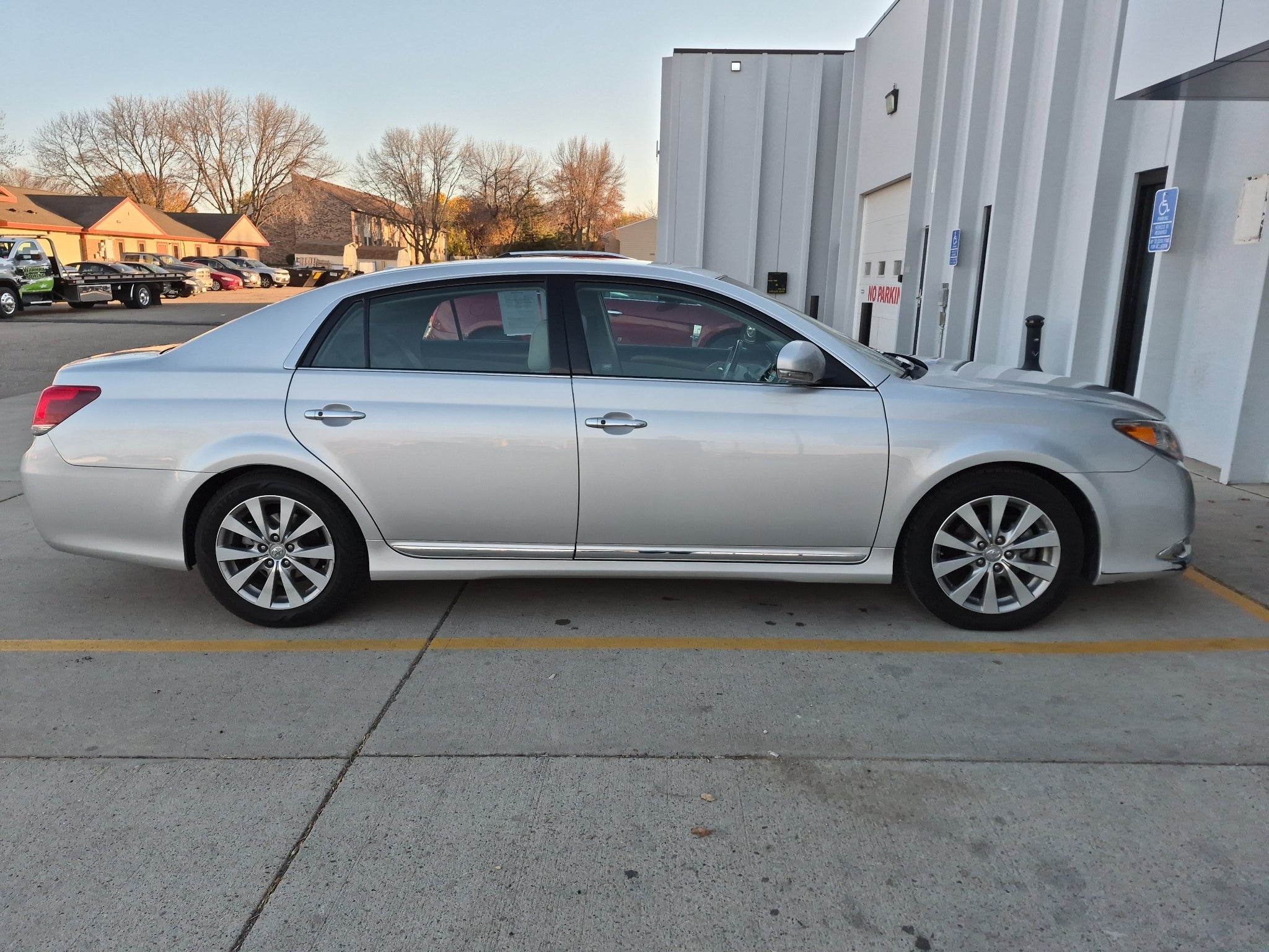 2011 Toyota Avalon 4dr Sdn (Natl)