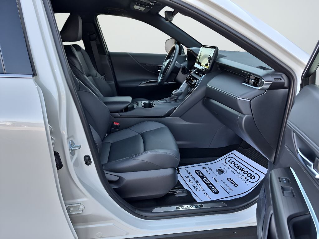 2022 Toyota Venza LE