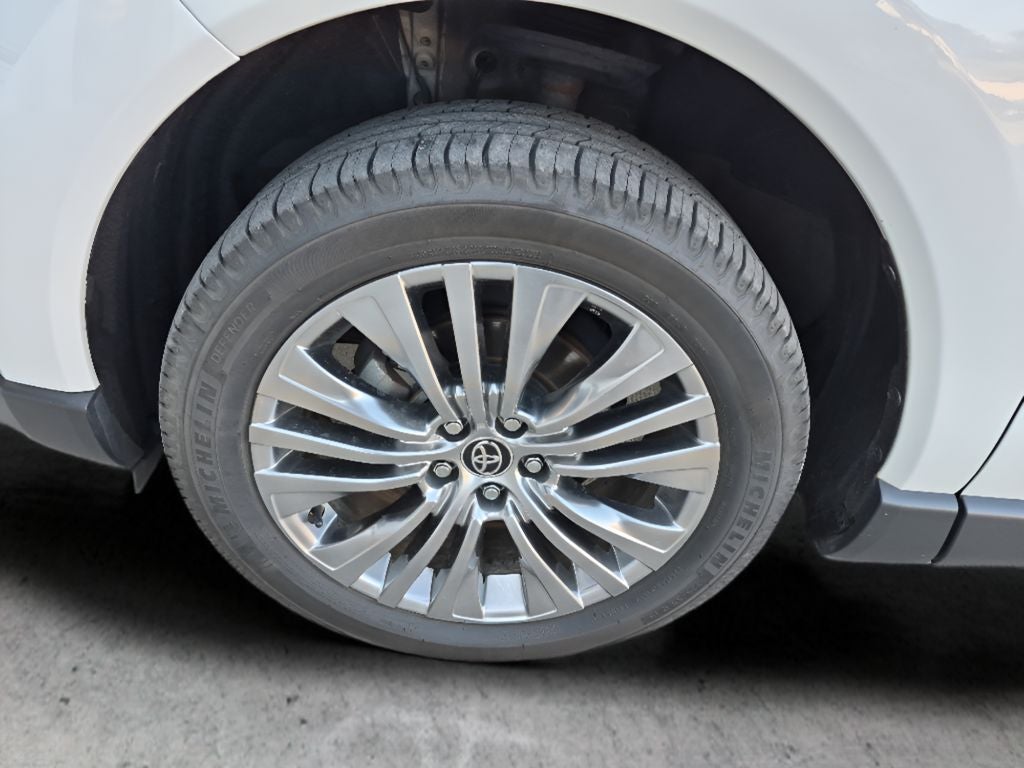 2022 Toyota Venza LE