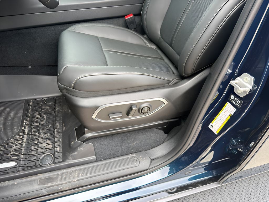 2026 Jeep Grand Wagoneer Base