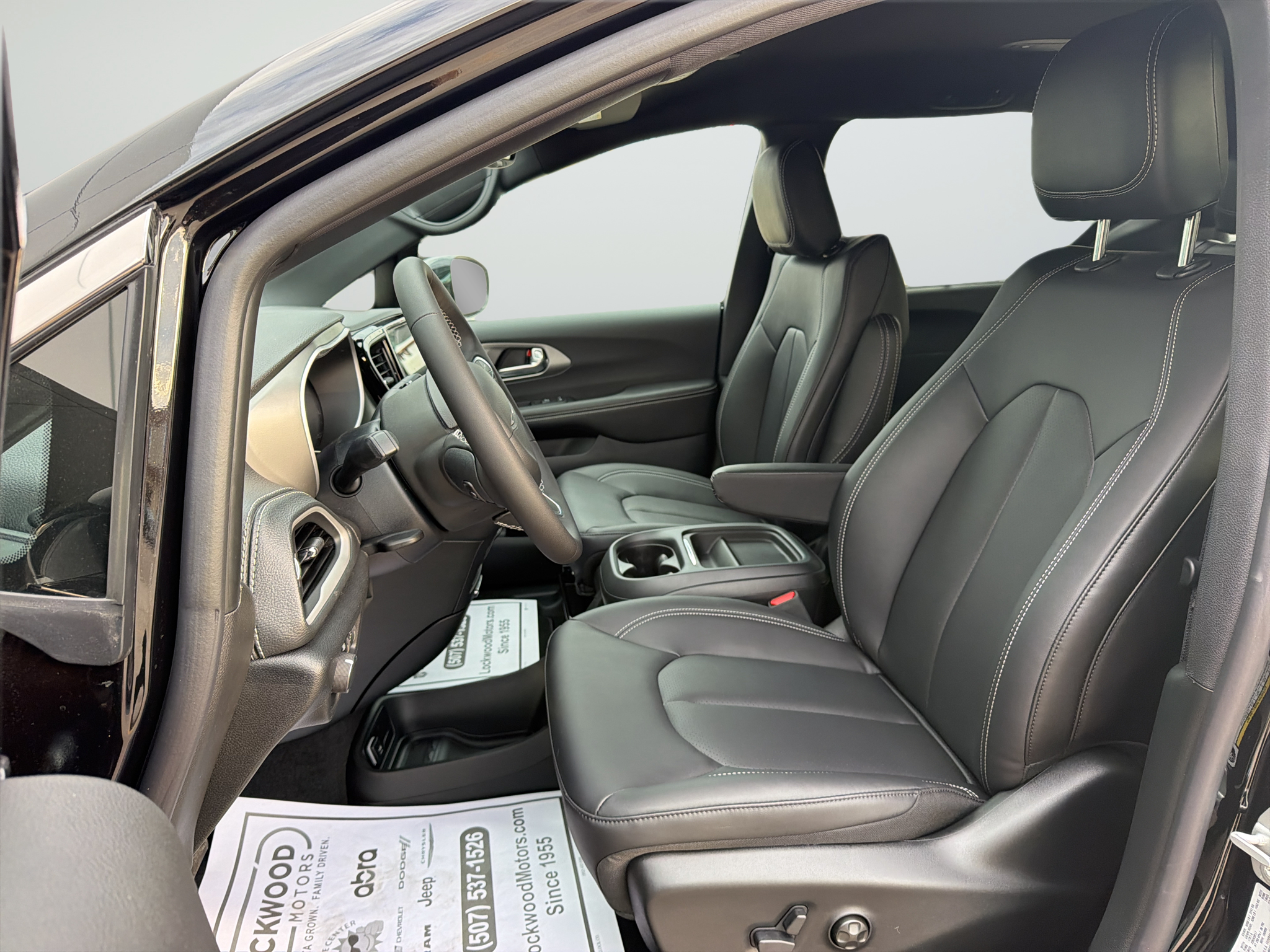 2027 Chrysler Pacifica Select