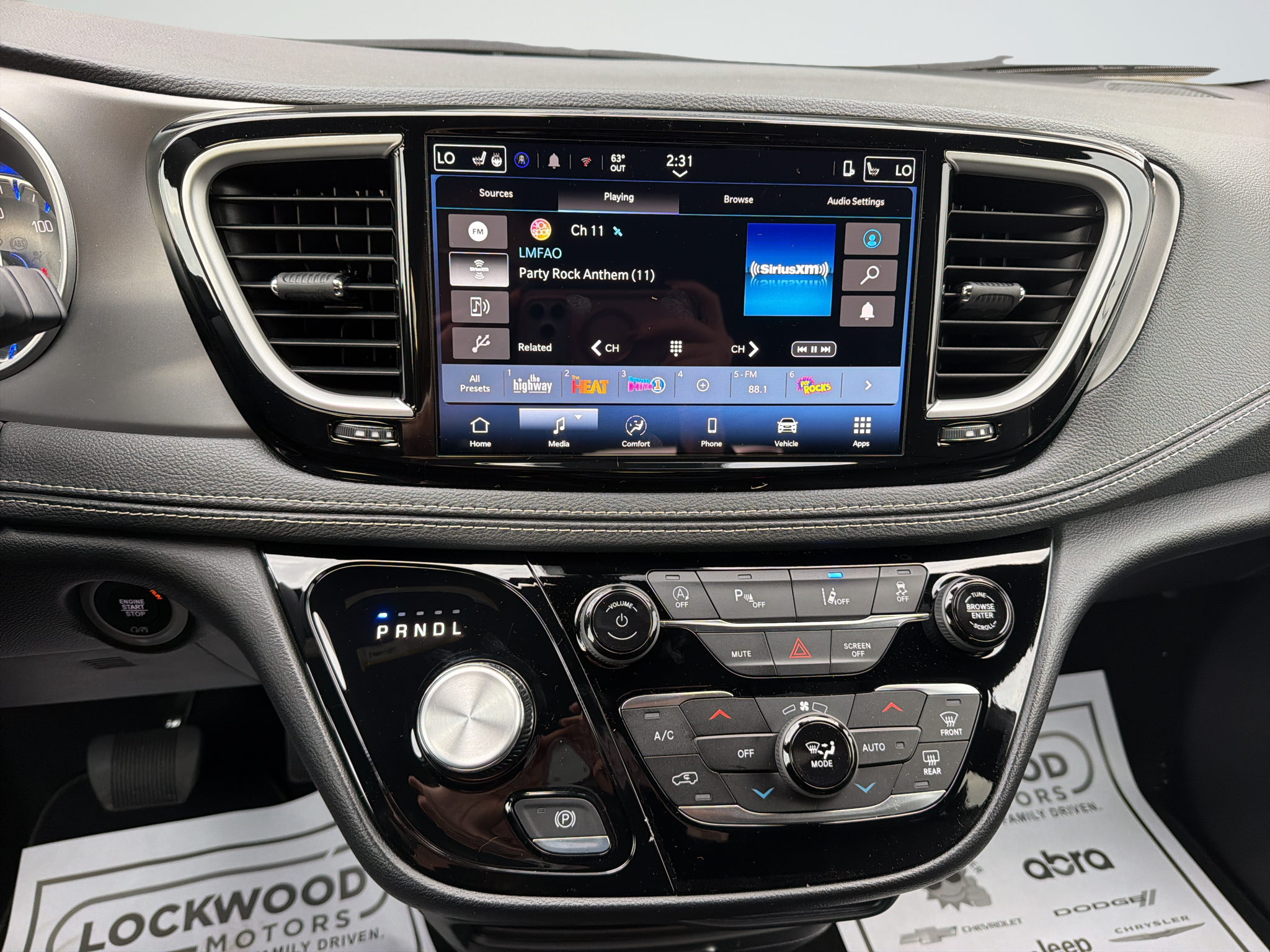 2027 Chrysler Pacifica Select