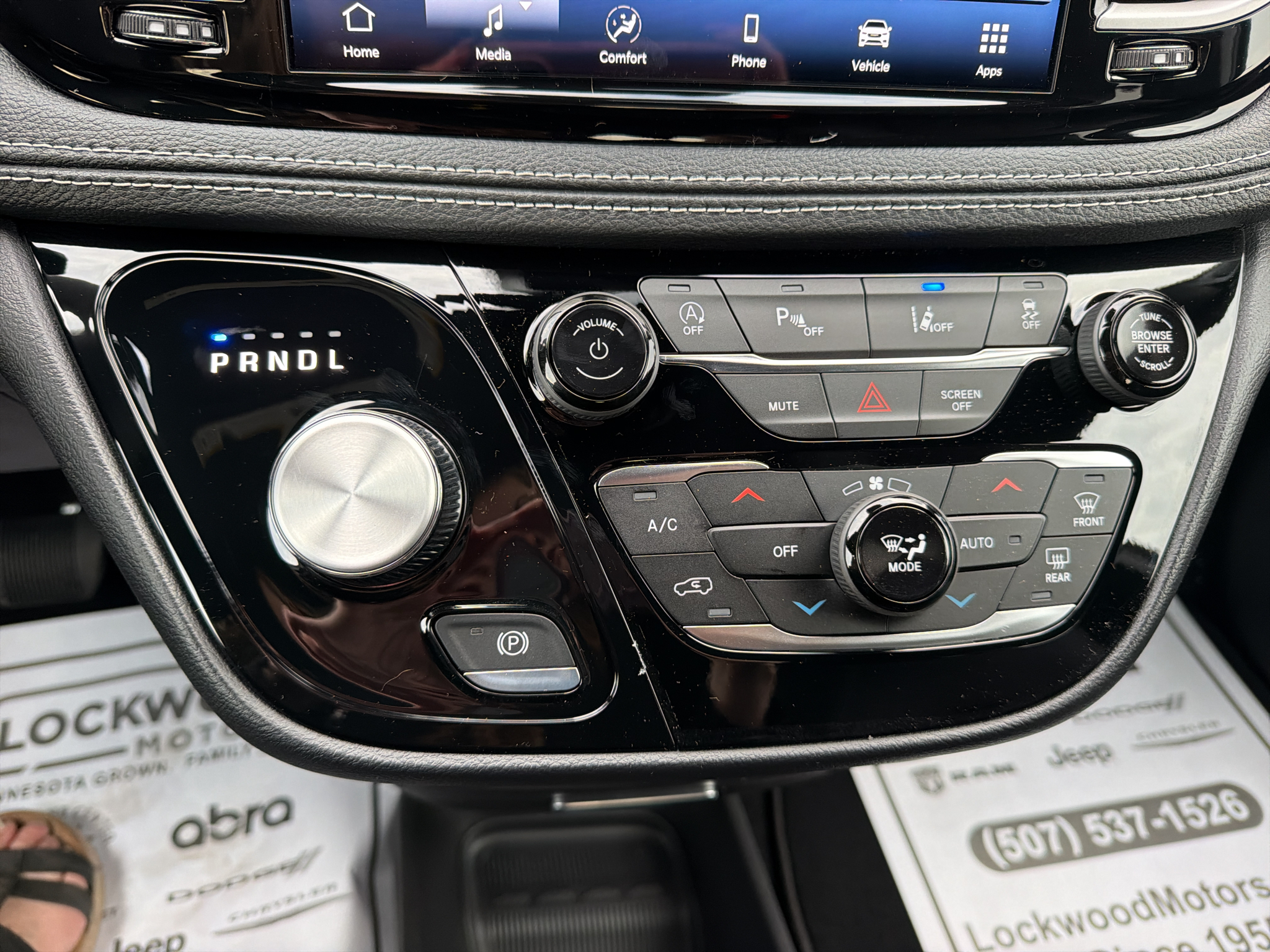 2027 Chrysler Pacifica Select