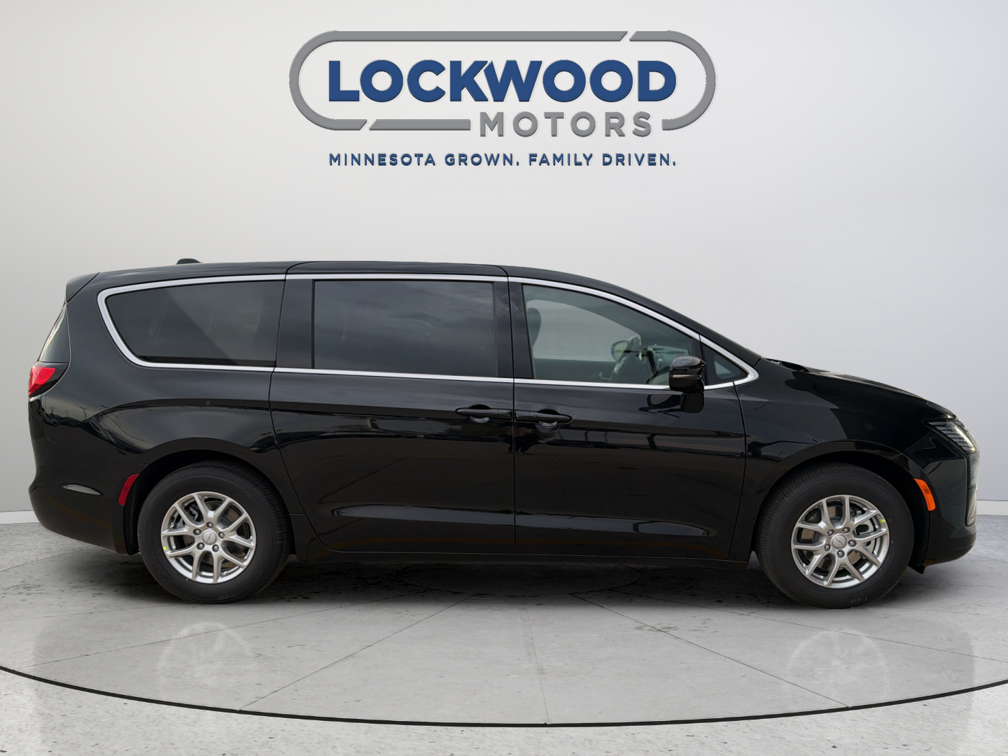 2027 Chrysler Pacifica Select